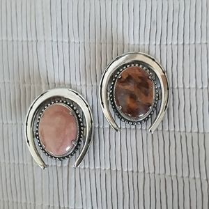 Set of 2 Cabochons in Silvertone Horseshoe Setting